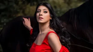 আইনি ব্যবস্থা নেওয়ার হুঁশিয়ারি দিয়ে মৌ বললেন, ‘এসব বন্ধ করুন’
