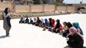 ২৫ হাজার নারী শিক্ষক ও স্বাস্থ্যকর্মী হারাতে পারে আফগানিস্তান: ইউনিসেফ