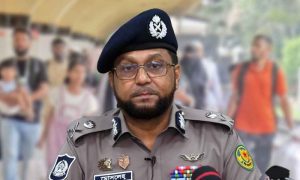ঈদে যাত্রীদের হয়রানি প্রতিরোধে বিশেষ মোবাইল টিম মোতায়েন : ডিএমপি কমিশনার
