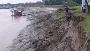 ছোট ফেনী নদীর ভাঙনে বাড়ছে ঘরহারা মানুষ