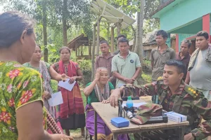 দীঘিনালায় সেনাবাহিনীর চিকিৎসাসেবা ও ঔষধসামগ্রী বিতরণ