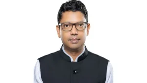 পলকের ঘাড়ে ২টি কোমরে ৩টি হাড় সরে গেছে