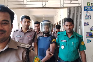 পল্লবীতে নৃশংসভাবে শিশু হত্যার ঘটনায় গ্রেপ্তার সোহেলকে আদালতে আনা হয়েছে