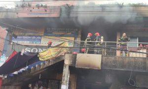 বিজয় সরণির কলমিলতা বাজারে আগুন, নিয়ন্ত্রণে ১০ ইউনিট
