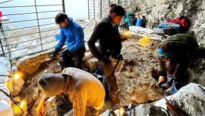 ৬ হাজার বছর পুরোনো পাহাড়ের গুহায় তামার কারখানা!