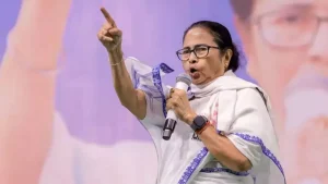 দলের ভাঙন আটকাতে তীব্র চেষ্টায় মমতা, ইন্ডিয়া জোটের সঙ্গে সম্পর্ক ঘনিষ্ঠ করার কৌশল